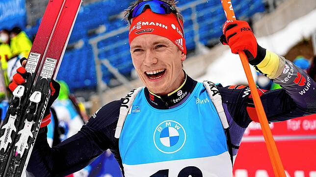 Dank der Weltcup-Erfolge von Benedikt Doll (im Bild) und Johannes Kühn sowie der Staffel sind im Biathlon die Männer deutlich besser in ...