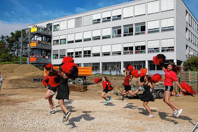 Die Cheerleader des Gymnasiums.