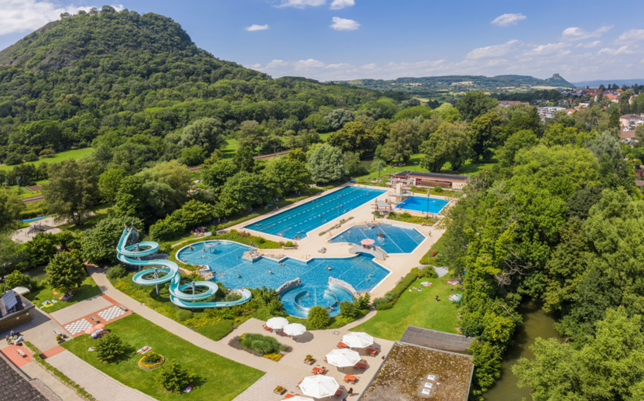 Im Sommer lernen Kinder im Aachbad schwimmen.