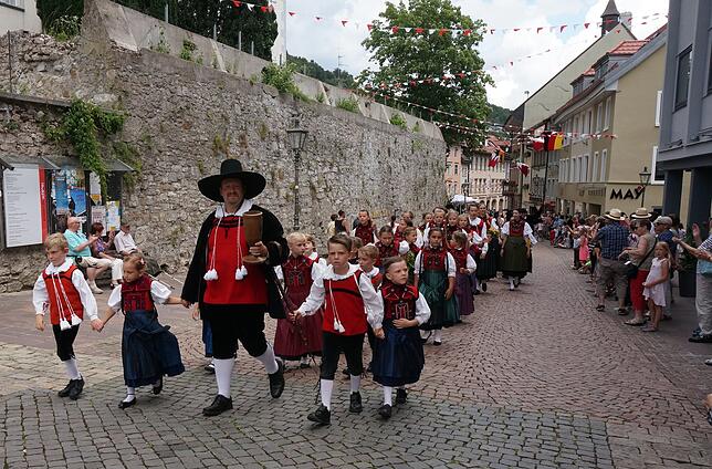 Bild 8: Schwyzertagsumzug in Tiengen 7.7.19