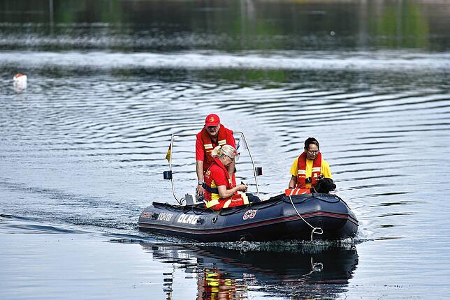 Am Riedsee wird am Sonntag, 4. August, ein Mann gesucht, der am Vortag ertrunken ist.