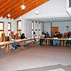 Im Kirchenraum der evangelischen Kirche tagt der Gemeinderat Unterkirnachs an diesem Dienstagabend. Die Gemeinderäte selbst halten den ...