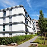 1,7 Hektar, teils bereits bebaut, 70 Wohnungen geplant, gehört nur zu 11 Prozent der Stadt. Kleiner Teil mit 16 Wohneinheiten gebaut. ...