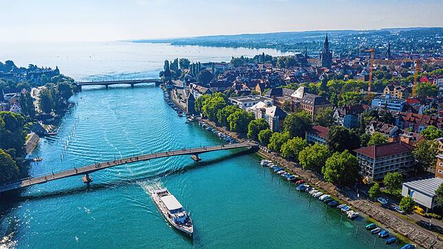 Im linksrheinischen Teil von Konstanz (hier rechts im Bild) sprachen die Unbekannten in der Nacht die Frau an. Wer im Bereich der ...