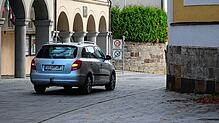 Um den Bereich der Fußgänger deutlich abzugrenzen, sollen hier Pflanzkübel aufgestellt werden. Auch eine Vorrang-Regelung für den ...