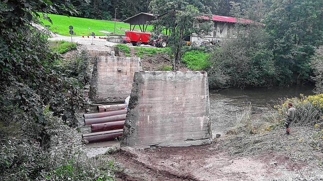 Punktlandung: Am 28. Juli 2020 war die Wutachbrücke termingerecht abgerissen. Bild: Bernhard Lutz