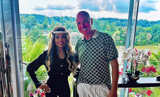 Der Künstleragent Tom Beser ist seit über 30 Jahren mit dem Popstar La Toya Jackson befreundet.