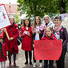 Gertrud Bernauer-Eckert, Ulrika Schirmaier und Karin Höhl (rechts hinten) sind die Organisatorinnen des Kirchenstreiks in der ...
