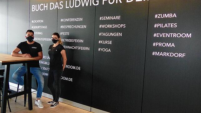 Bald soll auch der Raum für Events wieder öffnen dürfen. Nadine Luksch und Hasan Sahiz stehen im neueröffneten &bdquo;Ludwig&ldquo; im ...