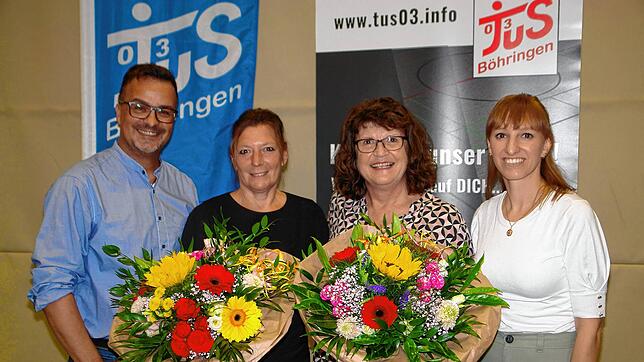 Große Ehrungen beim Turn- und Sportverein Böhringen: Von links der Vorsitzende Tobias Klumpp, die beiden neuen Ehrenmitglieder Andrea ...