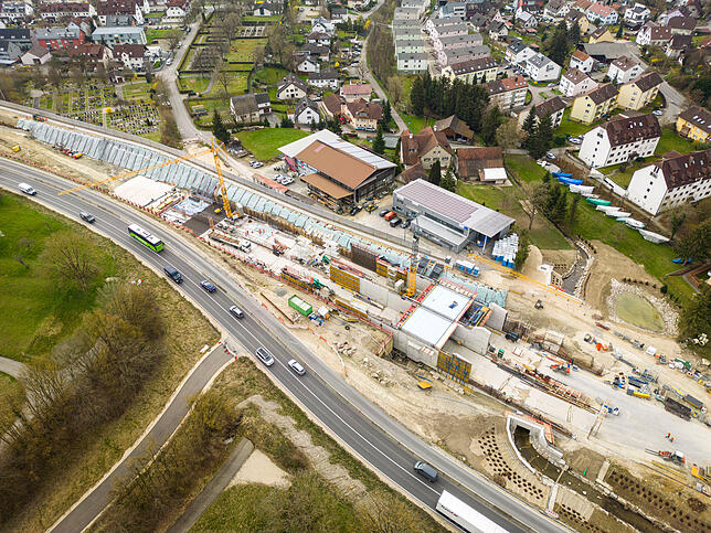 Auf diesem Luftbild wird deutlich, dass die jetzige Ausbaustufe des Röhrenbergtunnels längst nicht die 980 Meter erreicht hat, die der ...