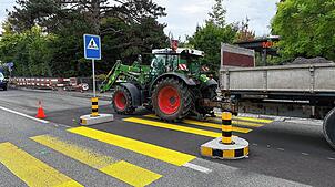 In diesem Traktor übersah ein 76-Jähriger einen querenden Fußgänger auf dem Zebrastreifen und überrollte diesen.