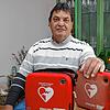 Bewahrt die gewarteten Defibrillatoren bis auf weiteres bei sich zu Hause auf: Lothar Rapp, eines der Mitglieder der Bürgerstiftung ...