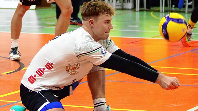 Libero Tim Frings und der TSV Mimmenhausen besiegen Gastgeber TSV Grafing mit 3:2. Bild:
