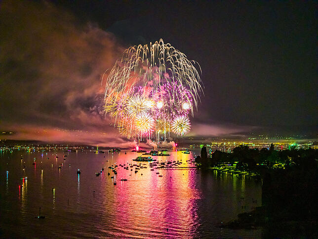 Bild 15: Wow! So atemberaubend schön ist das Feuerwerk 2025 beim Konstanzer Seenachtfest