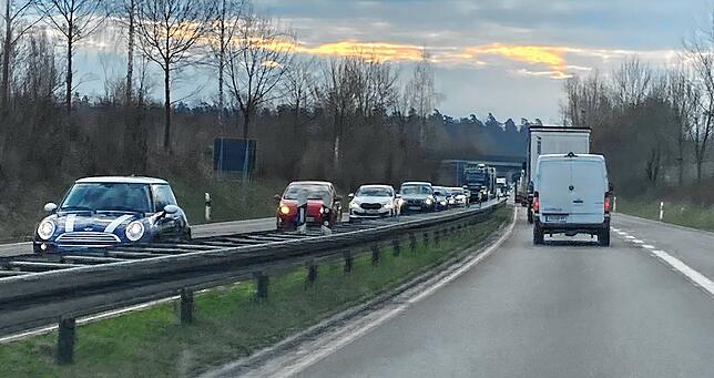 Die B31 soll zwischen den beiden Anschlussstellen in Eriskirch mit einem Flüsterbelag versehen werden.