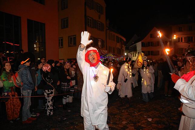 Bild 27: Ganz in Weiß: Im Nachthemd durch die Gassen von Konstanz: Das gibt es nur beim Hemdglonkerumzug