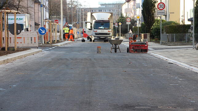 Ende 2018: Mitte Dezember sind die Asphaltarbeiten zwischen Riedlepark- und Allmanstraße abgeschlossen. Die Keplerstraße wird über die ...
