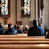 Bei den Weihnachtsgottesdiensten gelten strenge Abstandsregeln, hier ein Bild eines Gottesdienstes in Stuttgart. In der Region ...