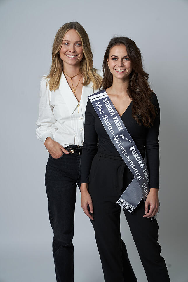 Jessica Bisceglia (rechts) ist zur Miss Baden-Württemberg gewählt. Mit ihr posiert Nadine Berneis, die aktuelle Miss Germany, für die ...