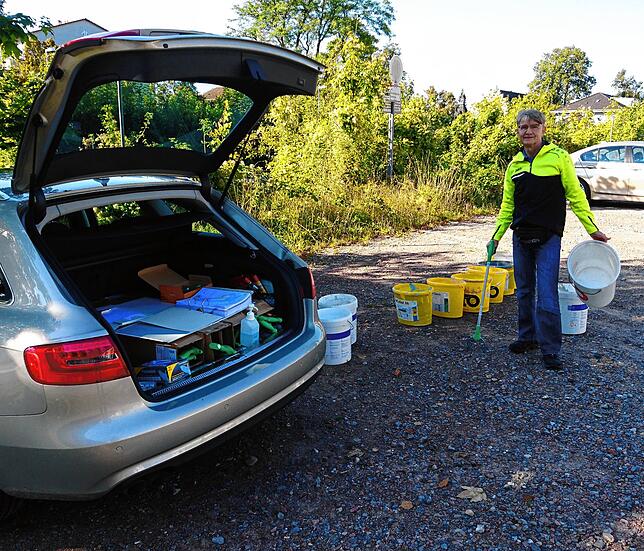 Andreas Otte hat für die ehrenamtlichen Helfer des Cleanup-Days Desinfektionsmittel und Handschuhe organsiert.