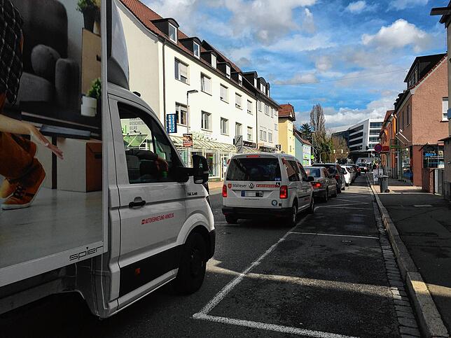 Die Auswirkungen der Sperrung werden auch in anderen Teilen der Stadt sichtbar: Stau in der Charlottenstraße.