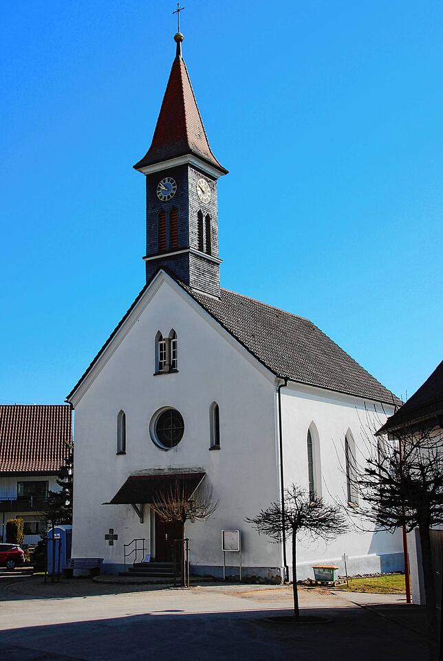 Die Pfarrkirche St. Fidelis wird renoviert. Sie soll eine moderne Kirche werden, die verschiedene Formen von Gottesdiensten ermöglicht.