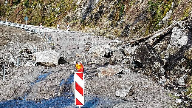 Immer wieder müssen Straßen in den Tälern des Südschwarzwalds und des Hotzenwalds wegen Felssturz oder Felssturzgefahr gesperrt werden. ...