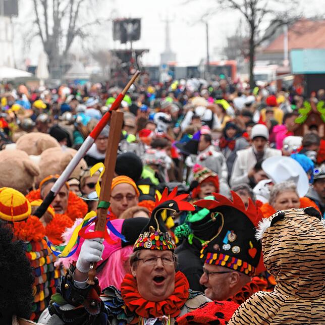So schön war sie, die gemeinsame Straßenfasnacht von Blätzlebuebe, Konstanzer Keilern und SÜDKURIER am Schmotzigen Dunschtig 2023 auf ...