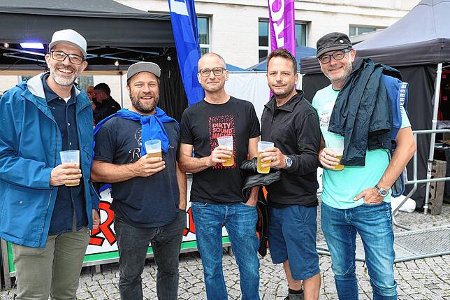 Bild 15: Gute Stimmung bei Regen auf dem Hohentwielfestival