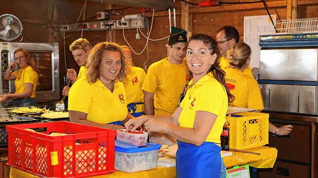 Bild 15: Im Yachthafen auf der Reichenau spielt die Musik! Bilder vom Abend beim Wein- und Fischerfest