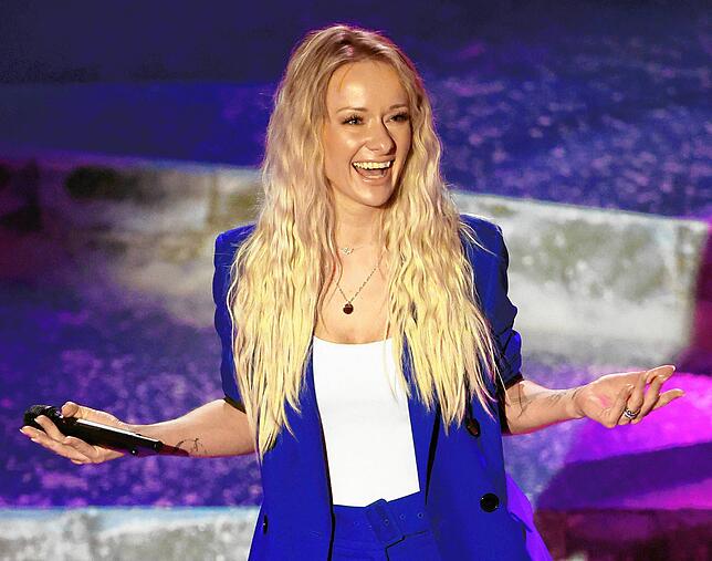 Sängerin Christin Stark, die in Stockach am Bodensee lebt, präsentiert seit 2023 die „Schlager des Monats“.