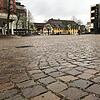 Etwa an dieser Stelle im Vordergrund des Bildes werden auf dem Marktplatz die Testflächen angelegt. Sie führen dann links am ...