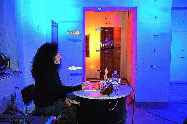Die Sängerin Pina Galofaro war als Teil der lebendigen Klanginstallation „Panta Rhei“ erleben. Bilder: Stefan Simon