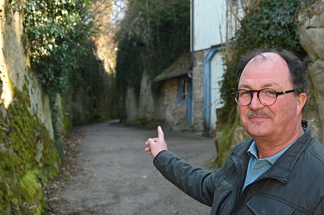 Als kleiner Junge war Hubert Regenscheit hier unterwegs. Ganz Goldbach war ihr Kiez, erzählt er, die Höhlen, der See, der Felsengarten ...