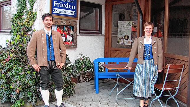 &bdquo;Waldfest meets Wirtshaus&ldquo; ist die Aktion für das aufgefallene der Rengetsweiler-Waldfest, das von Monika Huber als 1. ...