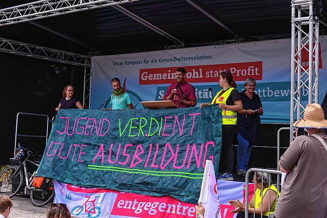 Bild 28: 600 Pflegekräfte demonstrieren vor der Gesundheitsministerkonferenz 2/2