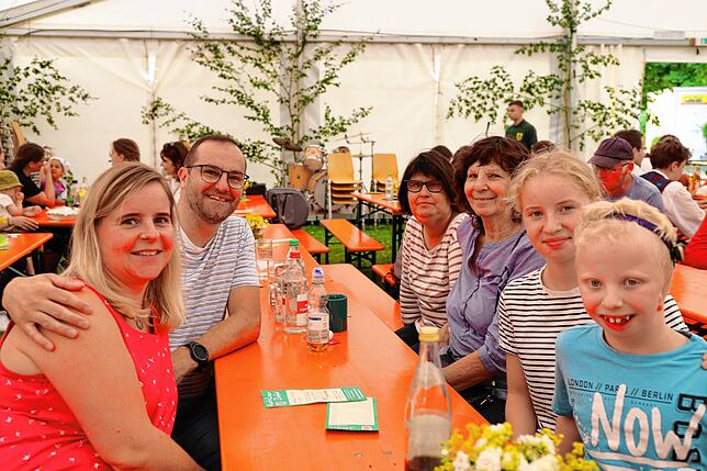 Bild 25: Das Dorffest in Aach-Linz lockt viele Besucher