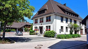 Die Tourist-Info im Rathaus der Gemeinde Häusern wird zum Jahresende geschlossen. Dafür soll ein digitaler Terminal künftig für die ...