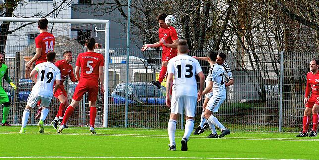 Bild 16: SV Jestetten gewinnt Kellerduell mit 3:2 gegen SV 08 Laufenburg II &ndash; und wir haben Bilder!