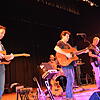 Die Seán Treacy Band aus Karlsruhe begeisterte ihr Publikum mit Oldies und Rockmusik. Der Funke zwischen Band und Besuchern sprang ...