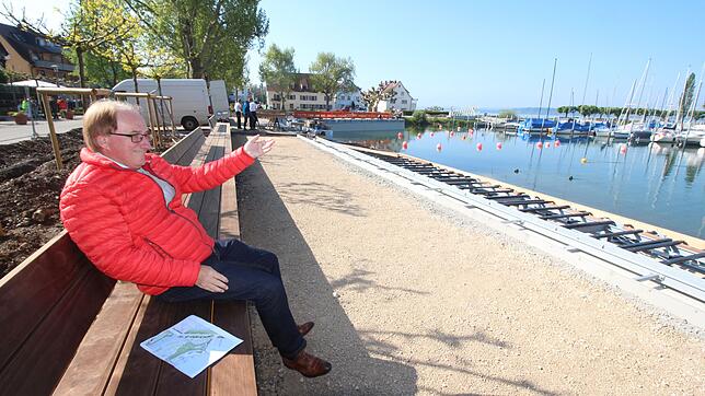 Erfreut zeigt sich Bürgermeister Edgar Lamm darüber, dass sich die Arbeiten zur Neugestaltung der Uferpromenade in der Endphase ...