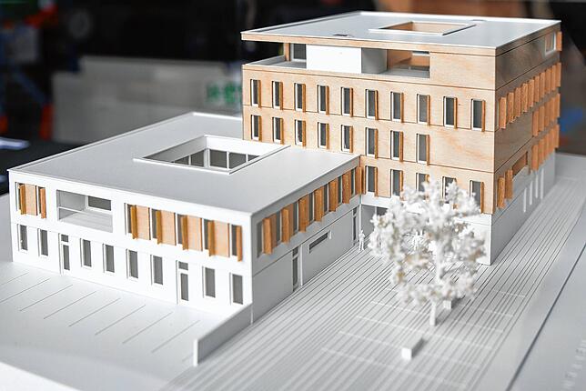 Modell des künftigen Stadtwerkegebäudes an der Herrenlandstraße.