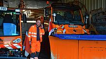 Jederzeit einsatzbereit: Bauhofleiter Philipp Großhardt und die Räumfahrzeuge der Stadt Markdorf.