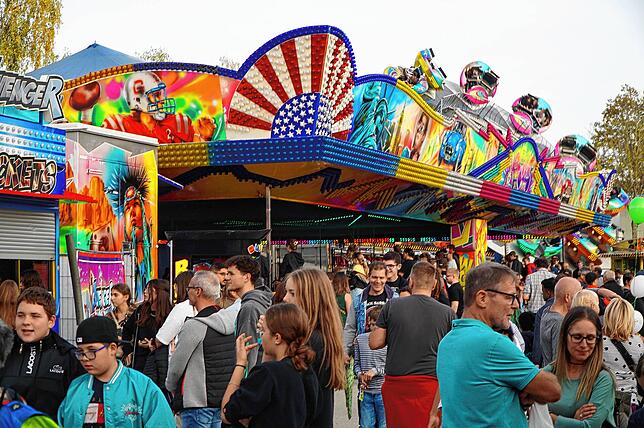 Bild 3: &bdquo;Richtig schön wie früher&ldquo;: Das sagen Besucher zum Schätzele-Markt in Tengen. Ein Rundgang