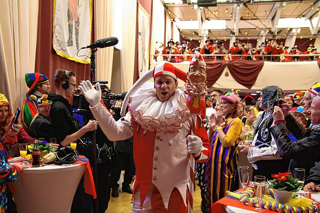 Bild 8: Der Beklagte ist da: Feierlicher Empfang für Wolfgang Kubicki im Bürgerhaus