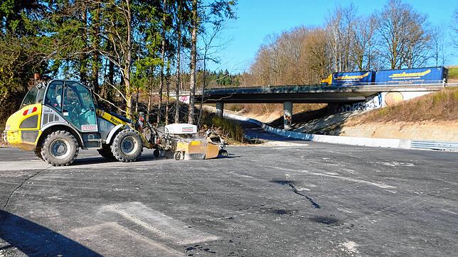 Die abschließenden Arbeiten laufen derzeit auf der Rengoldshauser Straße beim neuen Anschluss.