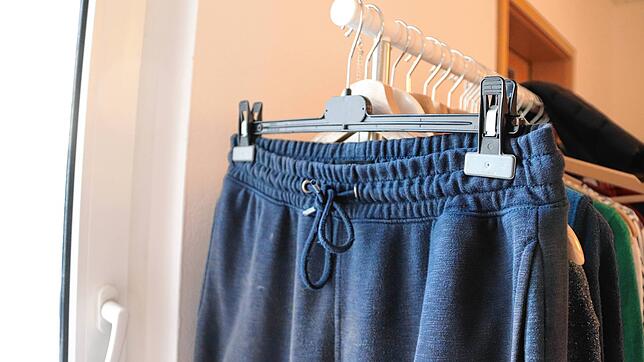 Darf in Zeiten der Pandemie an keiner Garderobenstange fehlen: die Jogginghose.