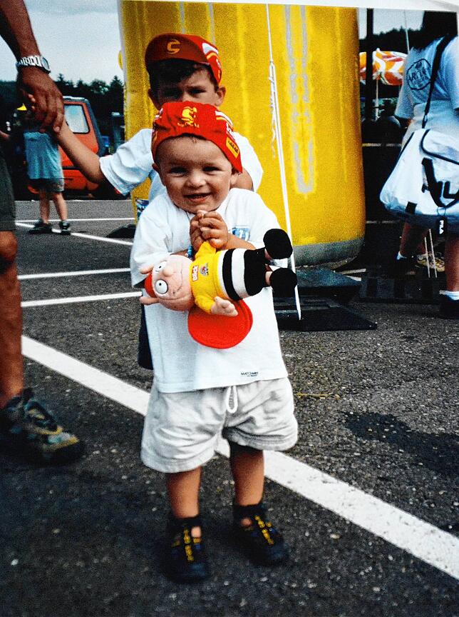Von Beginn an mit dabei. Der kleine Jan als Fan bei der Tour de Suisse im Jahr 2000.