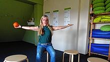 Alexandra Stötzner will älteren Menschen dabei helfen, fit zu bleiben. Ihr Kurs ist auch für Senioren im Rollstuhl oder mit Rollator ...